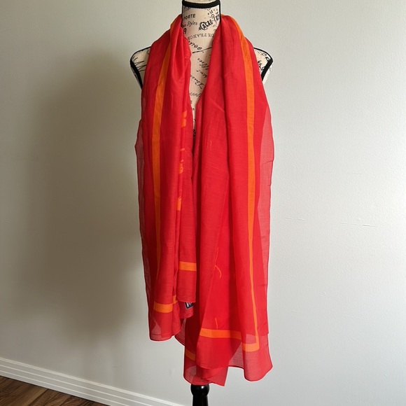 Vilebrequin Scarf 75”x50” feels like silk - Picture 2 of 7